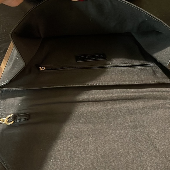 Black textured vinyl shoulder bag with gold hardware - Picture 10 of 10